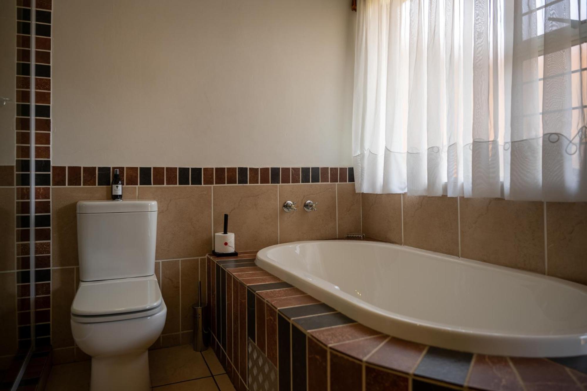 Asante Guest House Vanderbijlpark Εξωτερικό φωτογραφία
